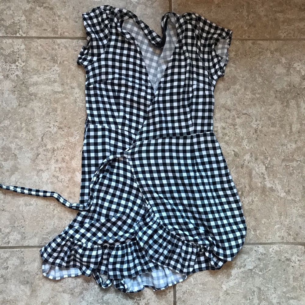 Wrap around dress stripe black dress small